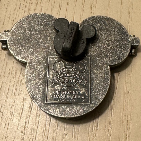 Walt Disney 2006 Mickey ears pin - Picture 2 of 3